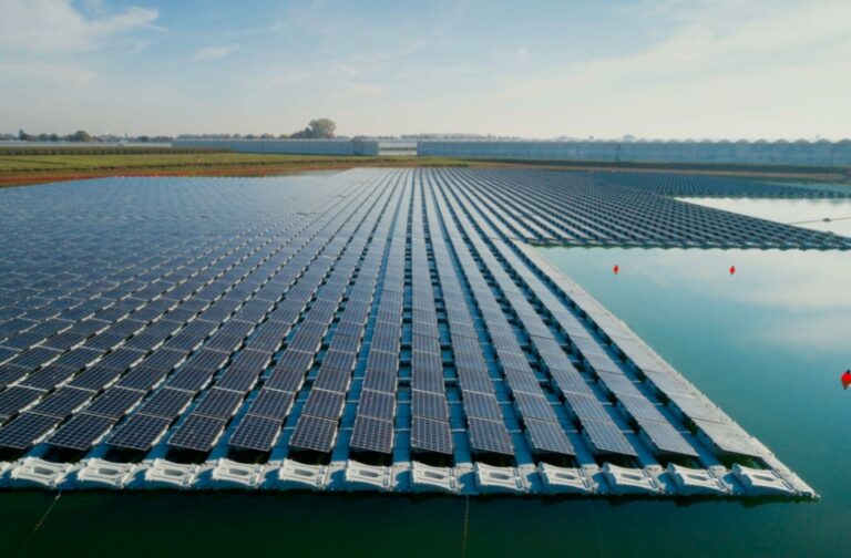 कैसे बिजली उत्पादन करते है पानी पर तैरते सोलर पैनल