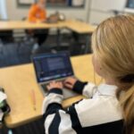 दुनिया का पहला देश जहां स्कूलों में एआई का इस्तेमाल किया जा रहा है